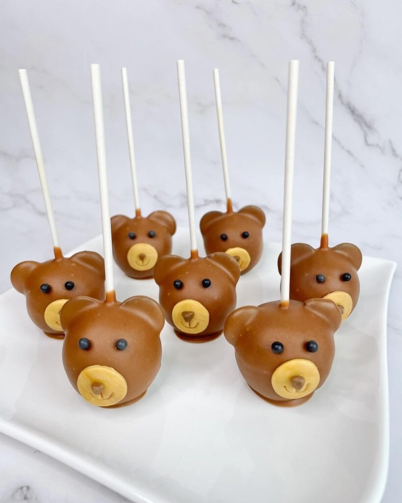Cake pops oursons personnalisés, desserts ludiques pour anniversaires et événements – Précieux Délices Orléans