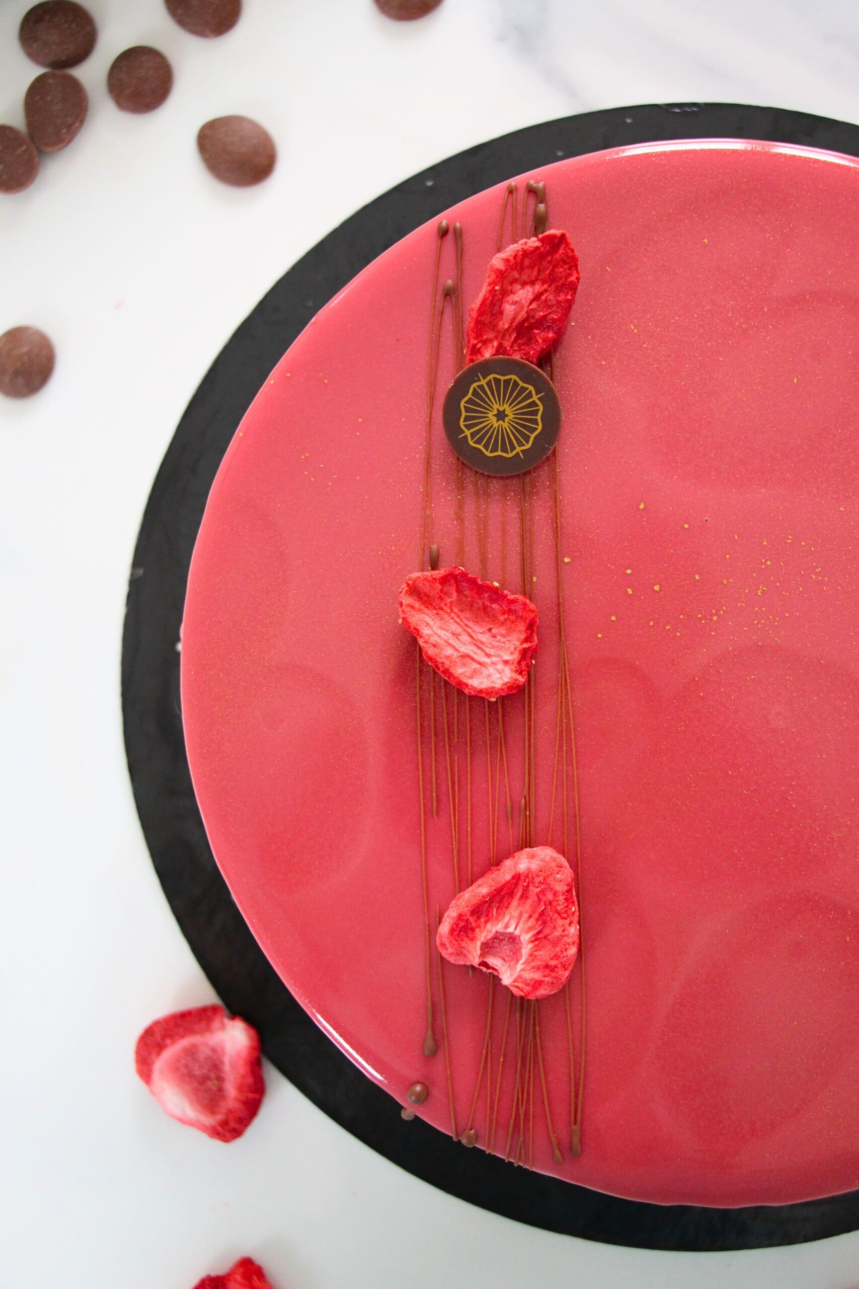 Entremet Signature de Février : L'Amour 6 parts 55€ ou 8 parts 72€