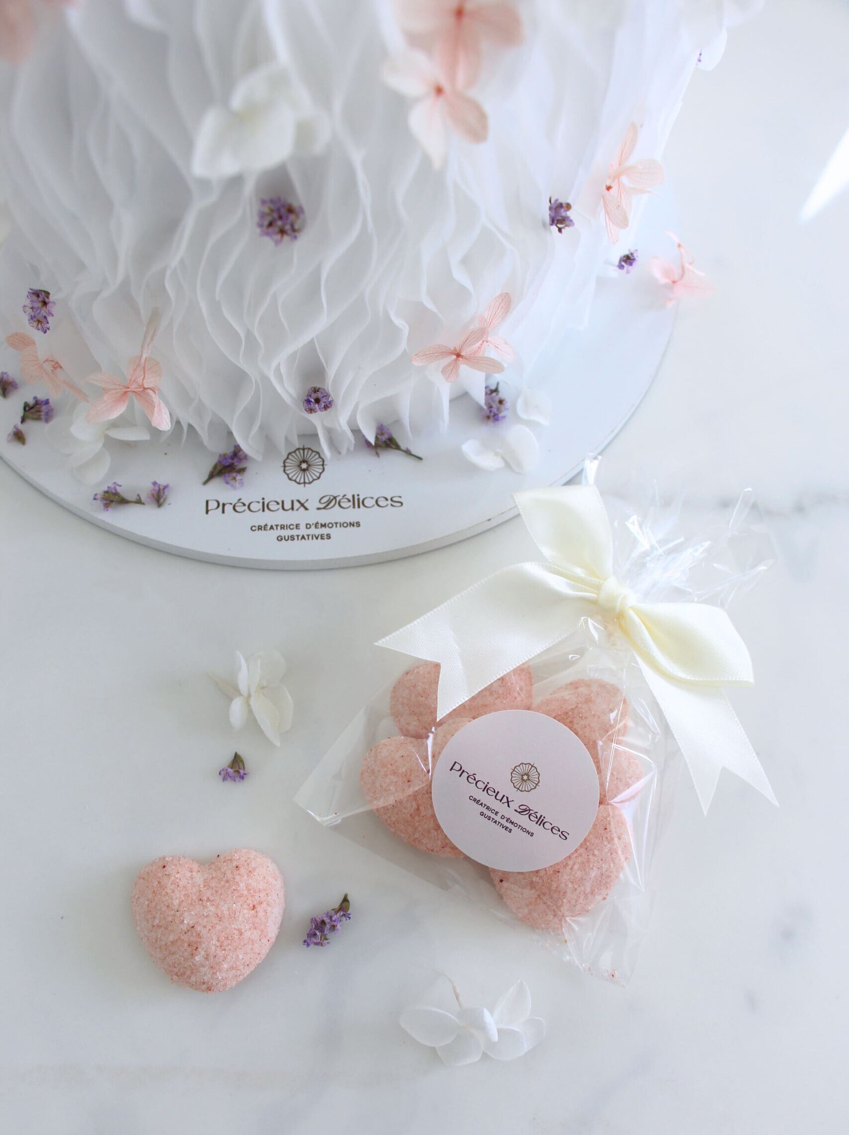 Cadeaux invités gourmands mariage avec guimauves en forme de cœur personnalisées à Orléans